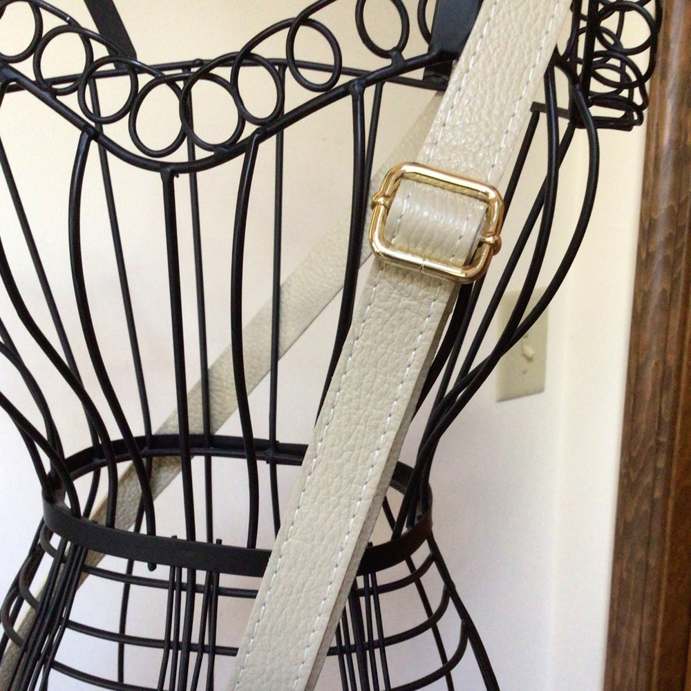 Diva Bags,Beautiful Ivory, crossbody or waist bag 10”x6” - Picture 7 of 7